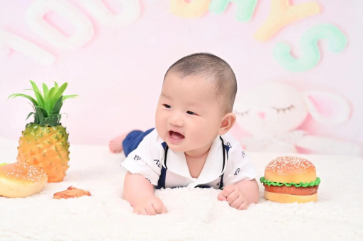 包生男孩正规公司宝宝在妈妈肚子里